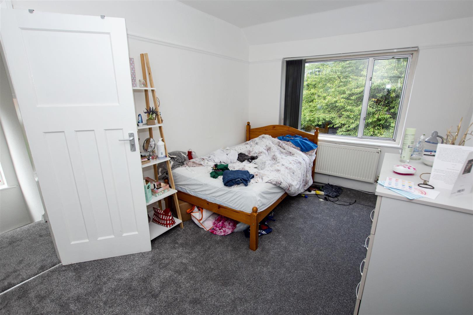 Flat Harborne Park Road in Birmingham