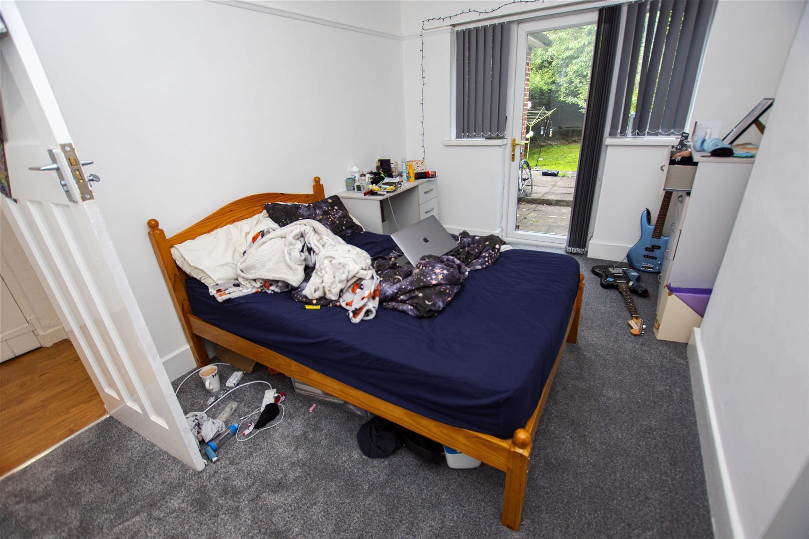 Flat Harborne Park Road in Birmingham