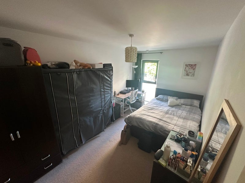 Flat Surrey Quays Road in Greater London