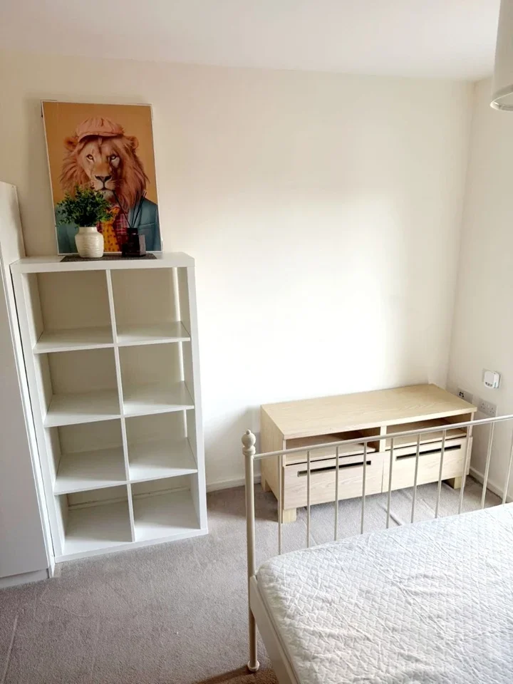 Room Fen Street in Milton Keynes