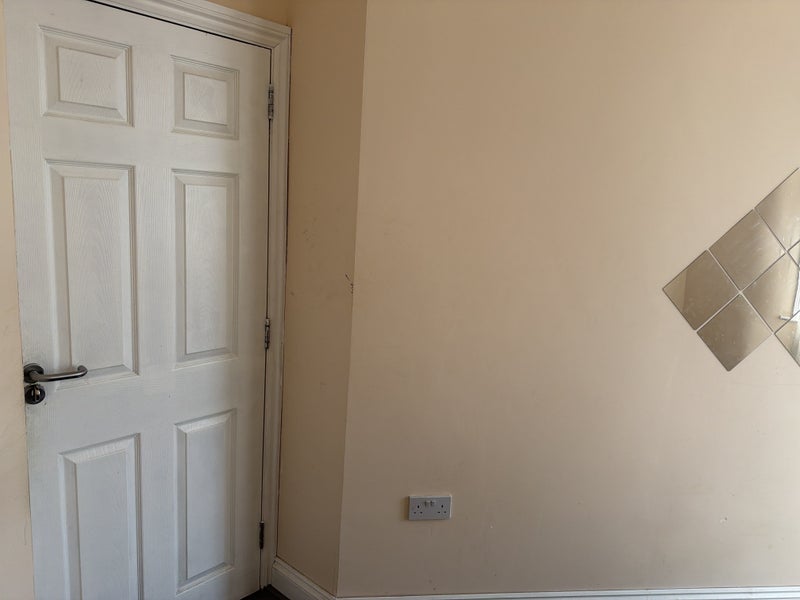 Room Carlyle Road in Greater London