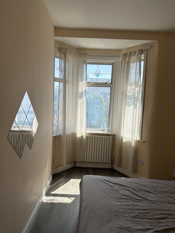 Room Carlyle Road in Greater London