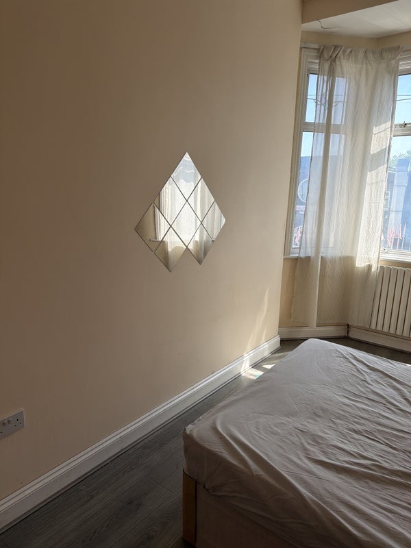 Room Carlyle Road in Greater London