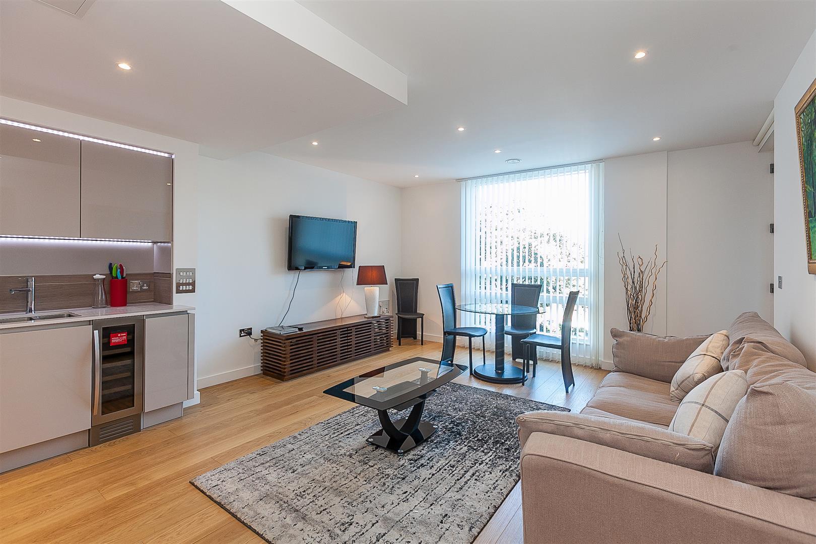 Flat Holland Park Avenue in Greater London