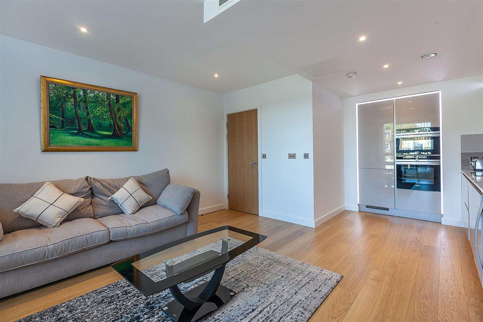Flat Holland Park Avenue in Greater London