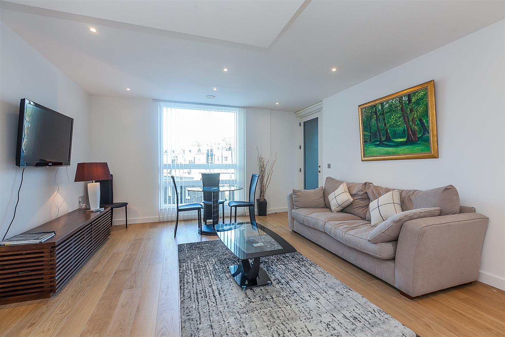 Flat Holland Park Avenue in Greater London