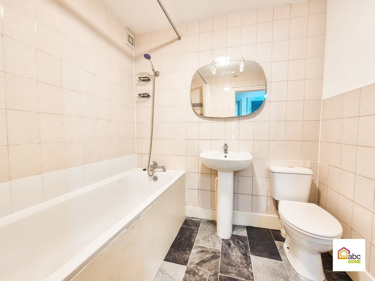 Flat Cameron Road in Greater London