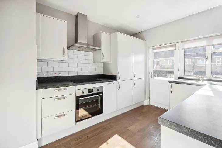 Flat Jordans Mews in Greater London