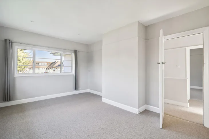 Flat Jordans Mews in Greater London