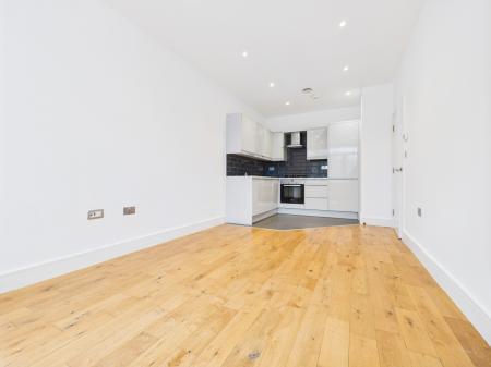 Flat Lime Tree Way in Basingstoke and Deane