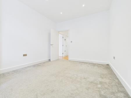 Flat Lime Tree Way in Basingstoke and Deane