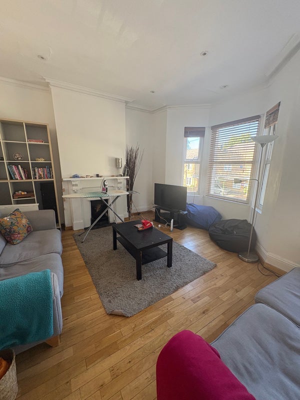 Room Nealden Street in Greater London