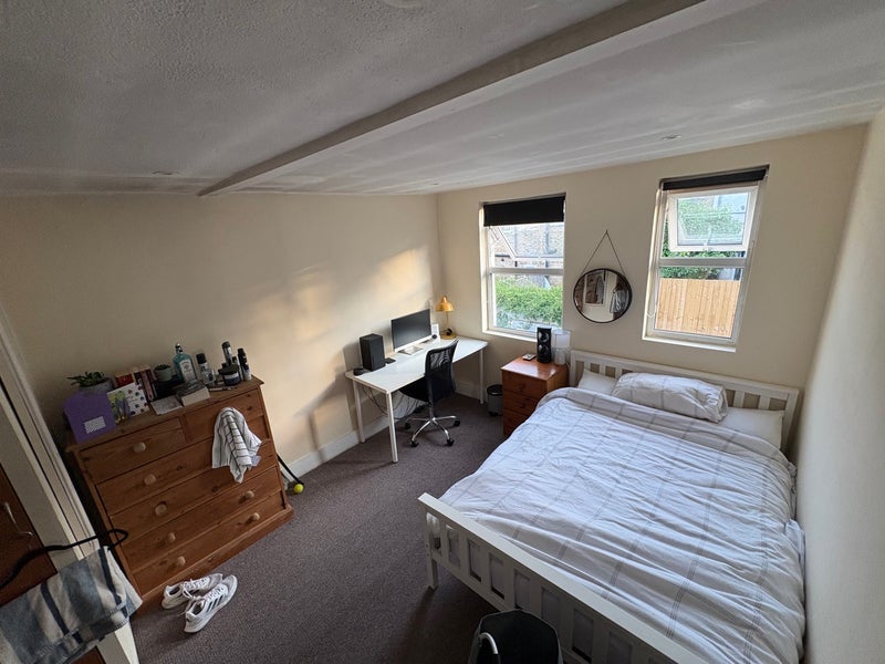 Room Nealden Street in Greater London