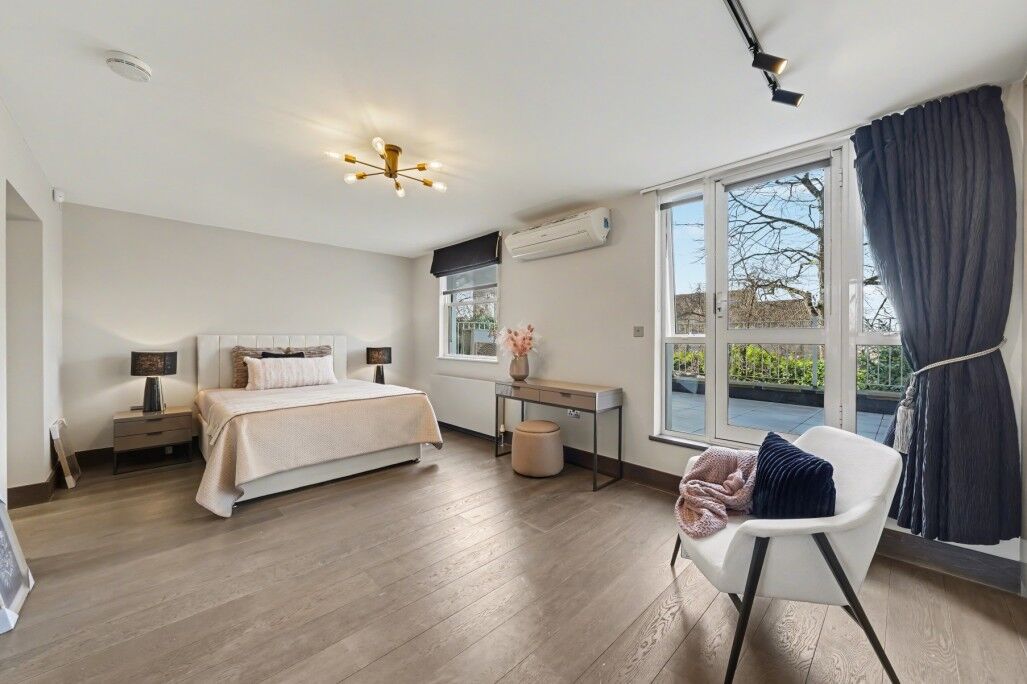 House Middlefield in Greater London