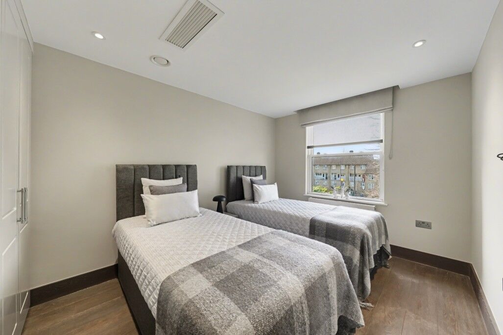 House Middlefield in Greater London