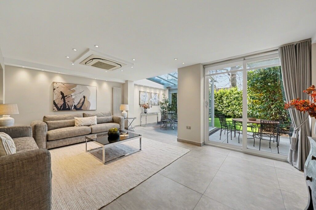 House Middlefield in Greater London