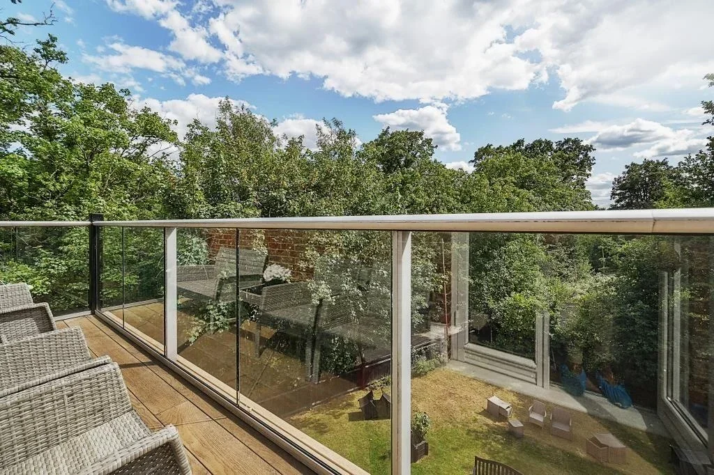 Flat Wells Lane in Ascot