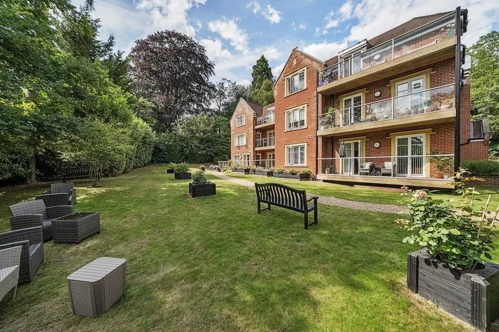 Flat Wells Lane in Ascot