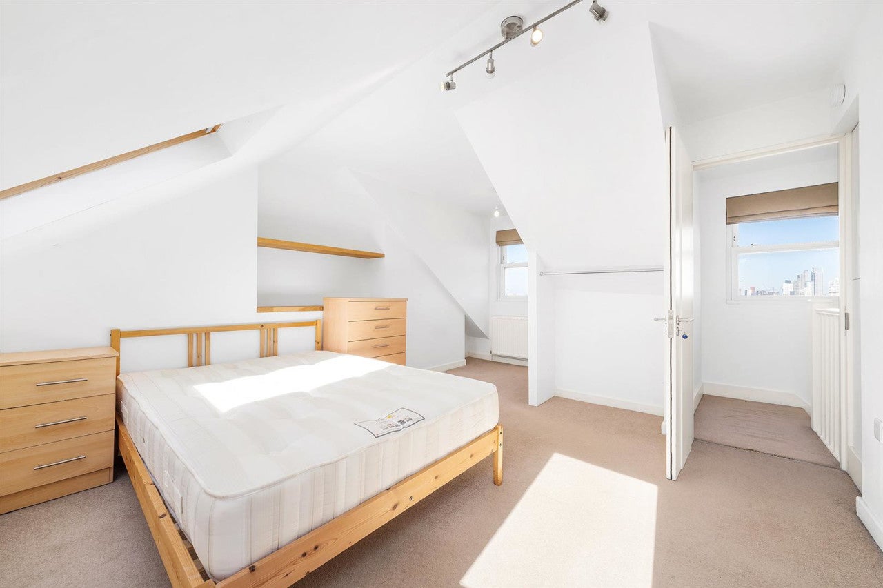 Flat Acre Lane in Greater London