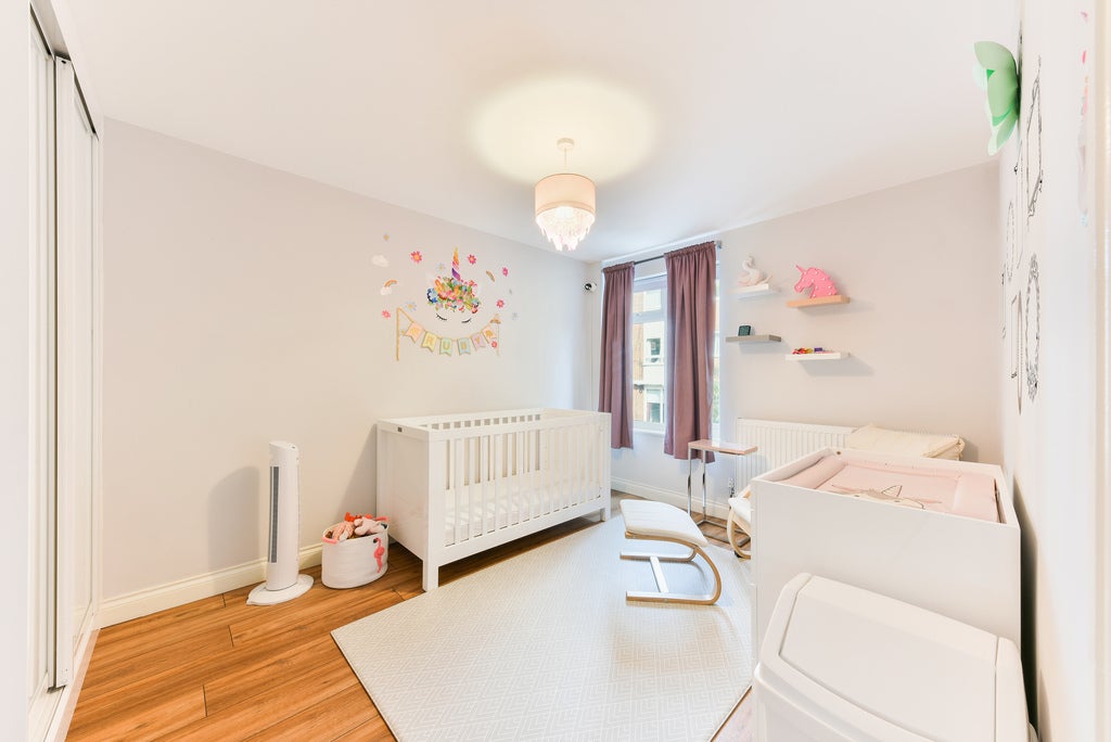 House Whitehead Close in Greater London