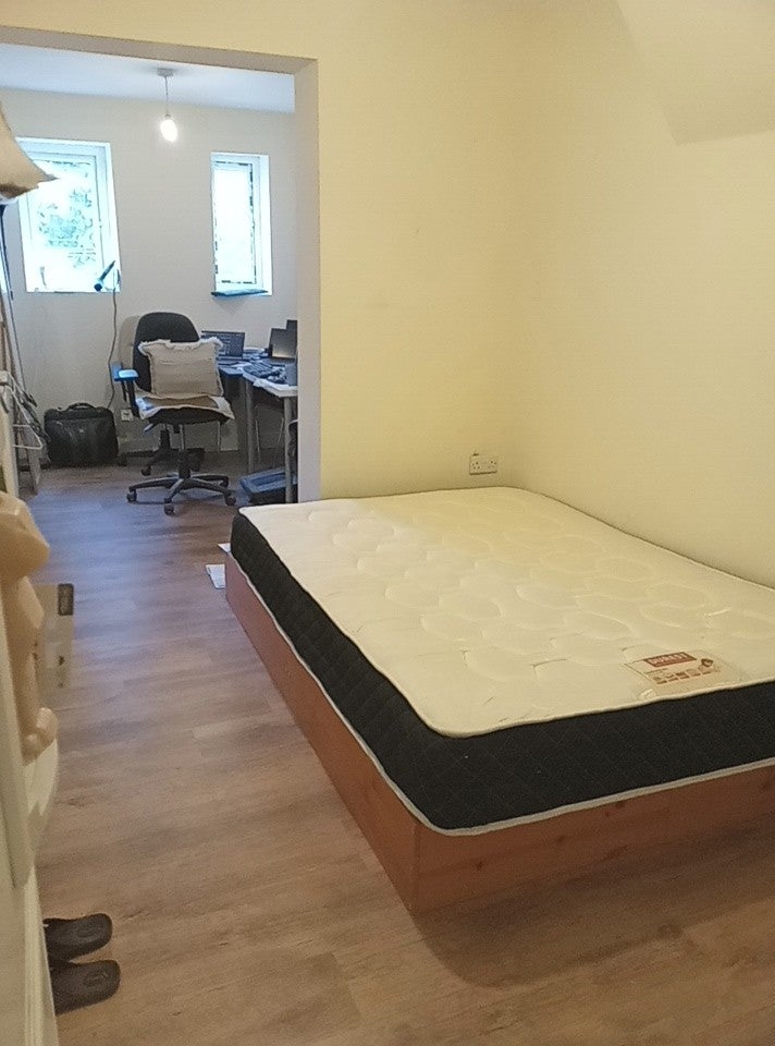 Room Albert Square in Greater London