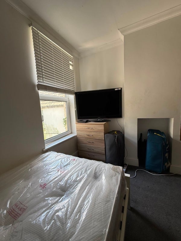 Room Colum Road in Cardiff