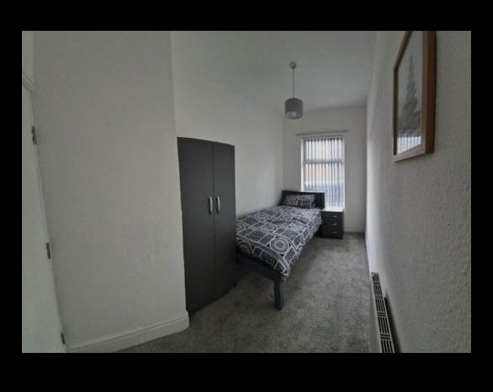 Room Dunedin Road in Birmingham