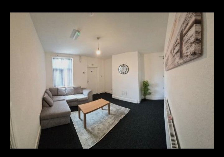 Room Dunedin Road in Birmingham