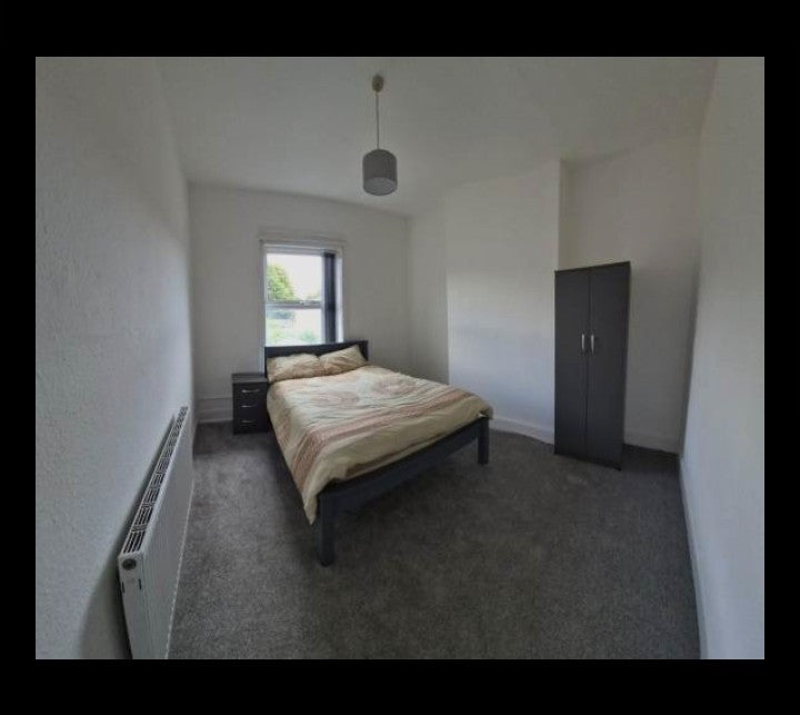 Room Dunedin Road in Birmingham