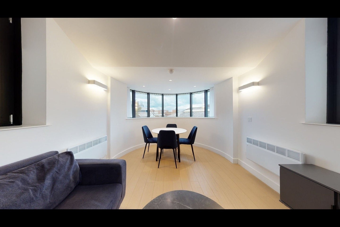 Flat Shield Drive in Greater London