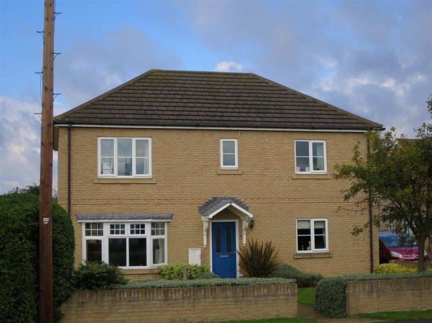 Flat Oaktree Court in Huntingdonshire