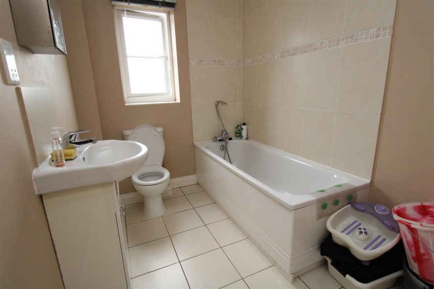 Flat Oaktree Court in Huntingdonshire