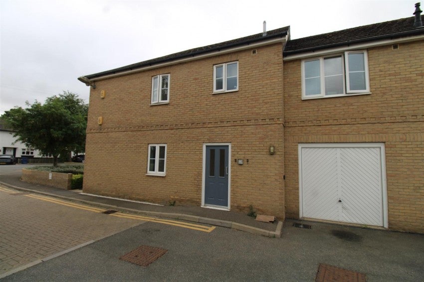 Flat Oaktree Court in Huntingdonshire