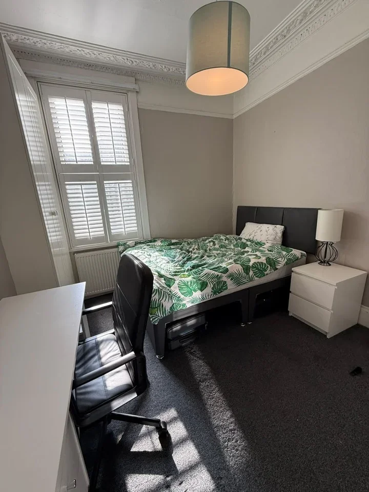 Room Hubert Grove in Greater London