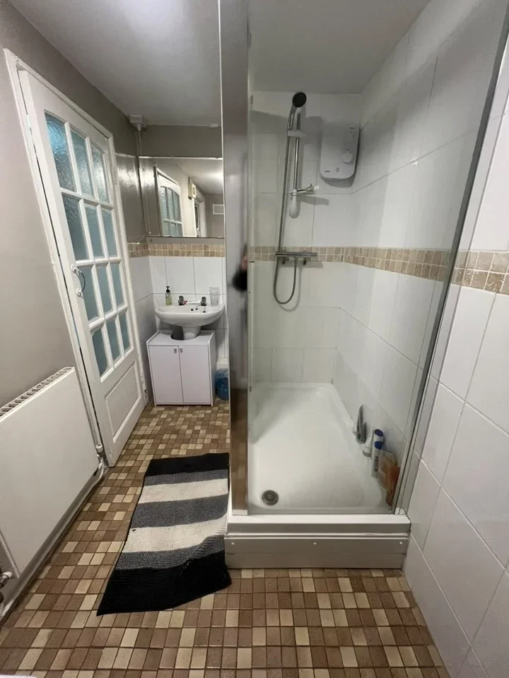 Room Hubert Grove in Greater London