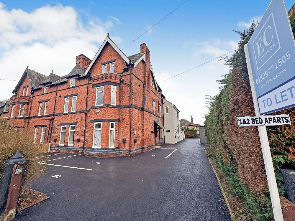 Flat Eversley Park in Chester