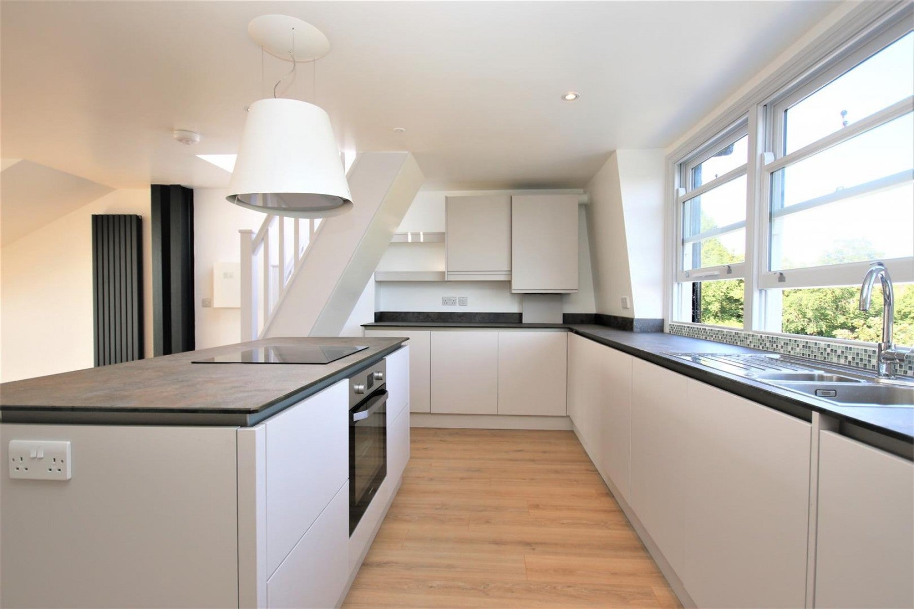 Flat Montpelier Grove in Greater London