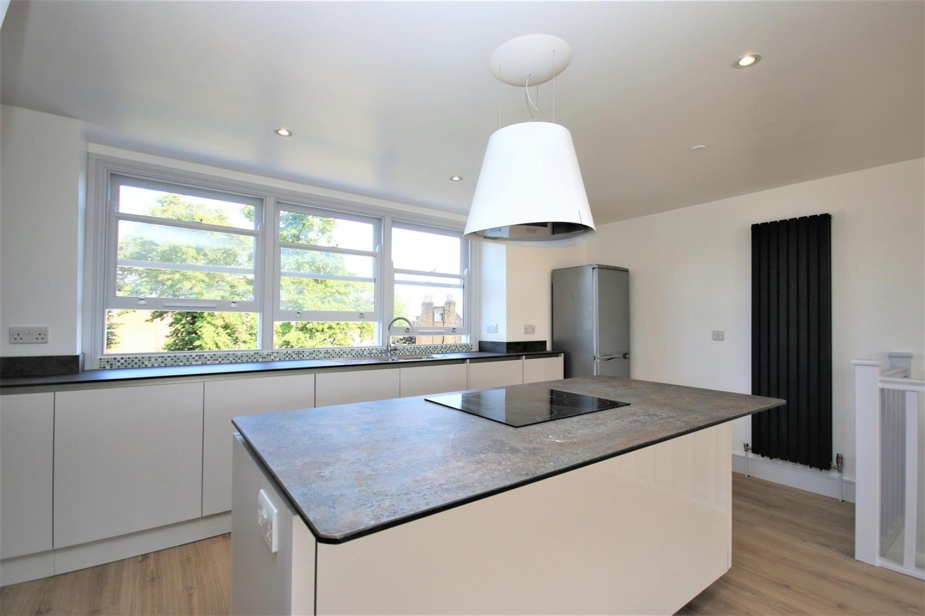 Flat Montpelier Grove in Greater London
