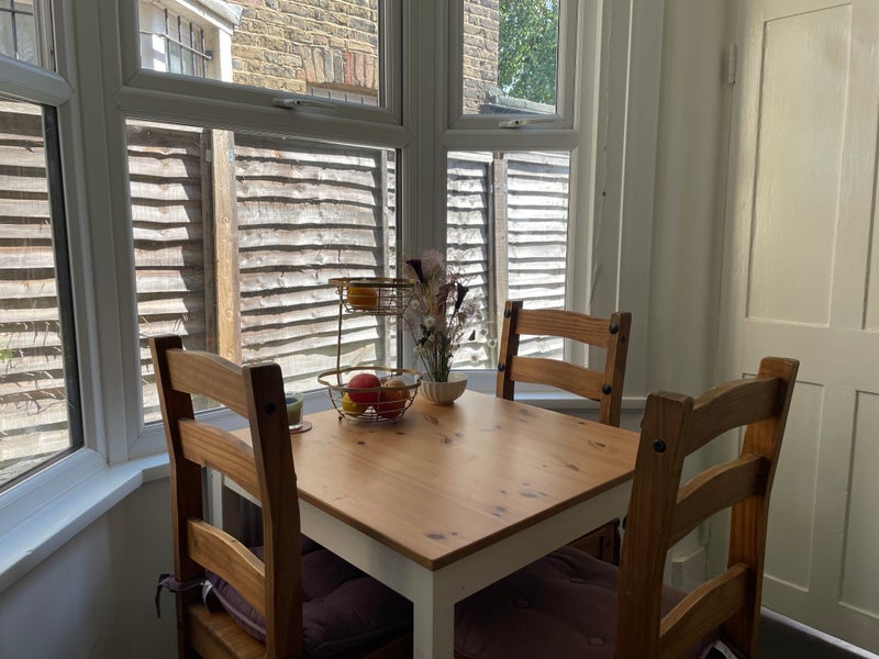 Room Steele Road in Greater London