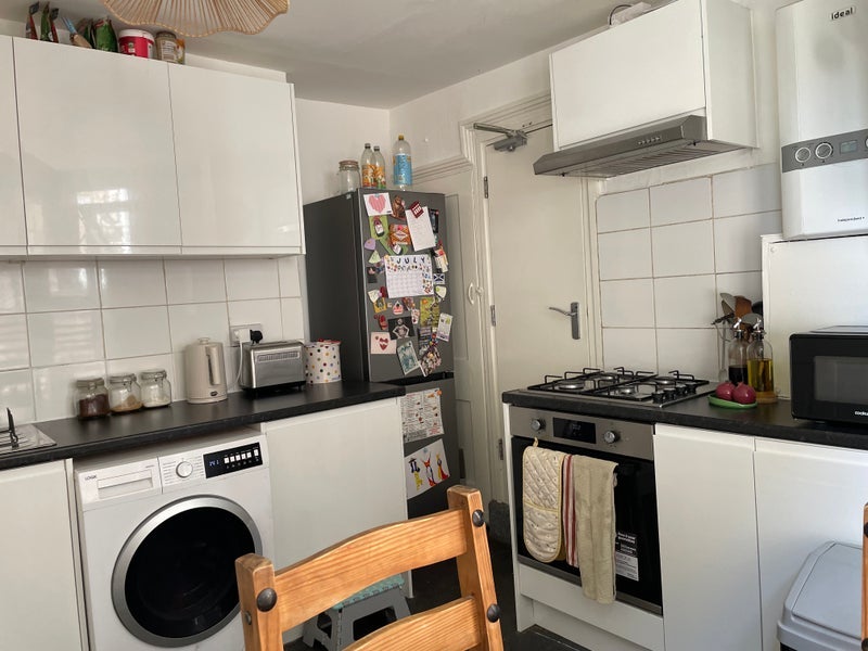 Room Steele Road in Greater London