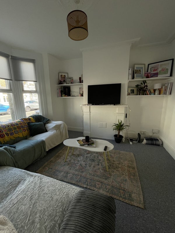 Room Steele Road in Greater London
