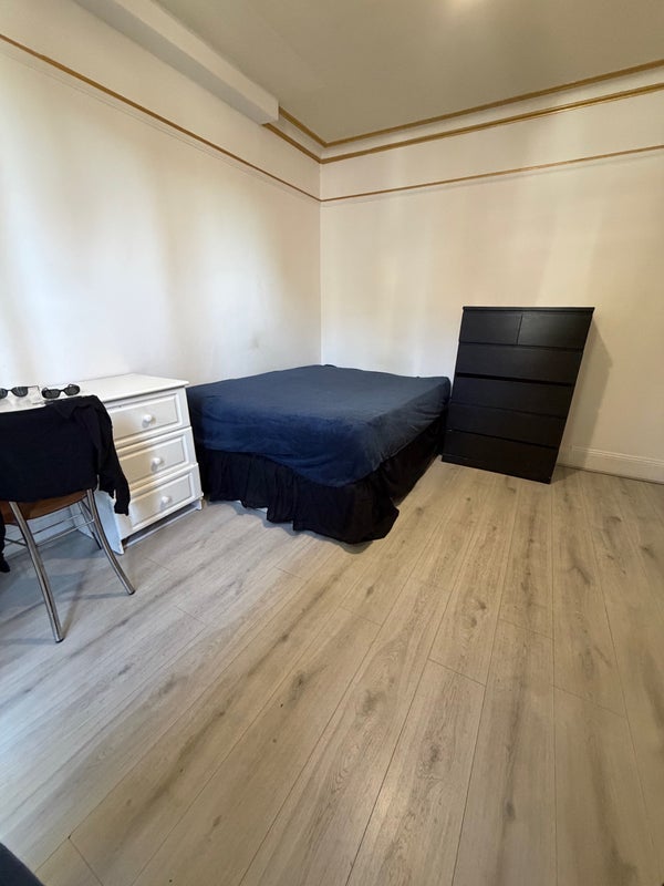Room Cuthbert Road in Greater London
