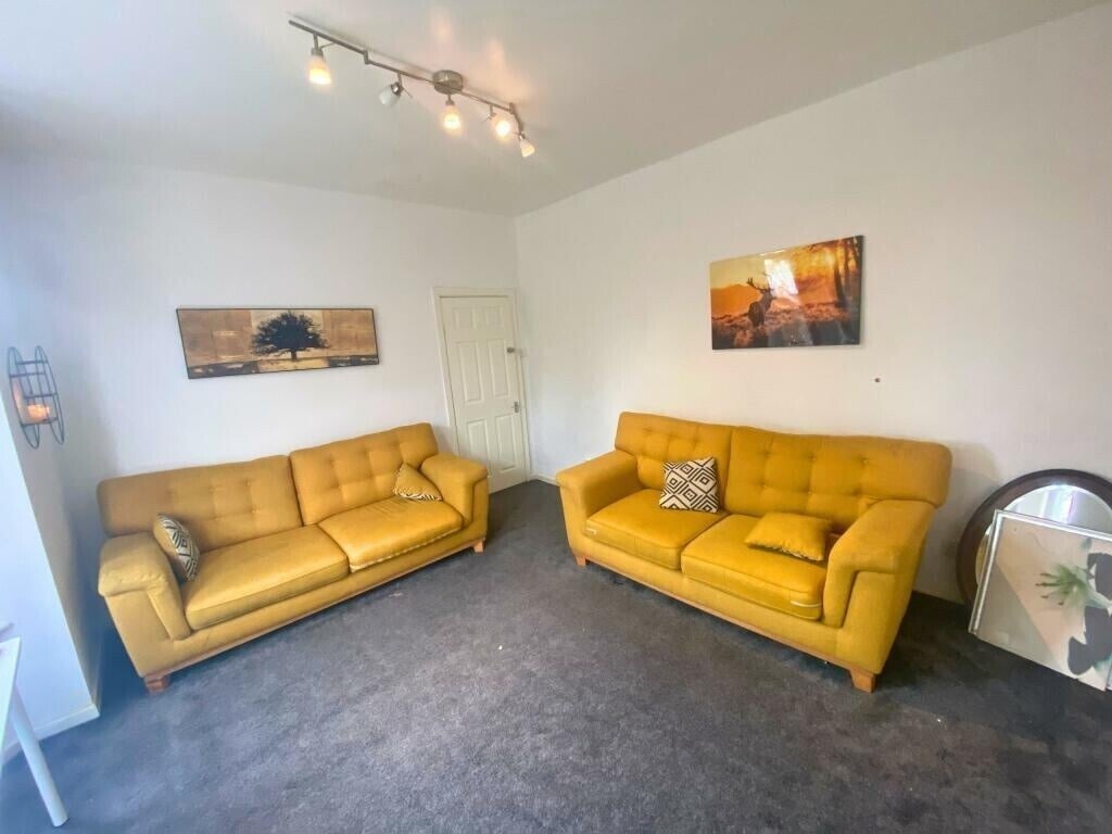Room Richmond Grove in Manchester