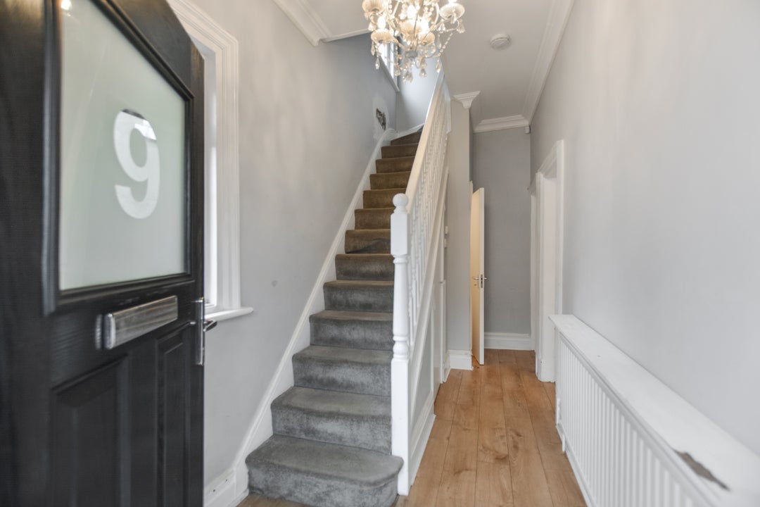 House Woodfield Road in Cheadle Hulme