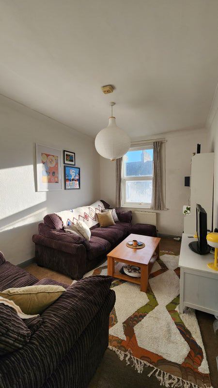 Room Ferntower Road in Greater London