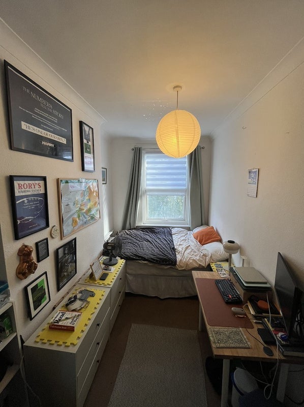Room Ferntower Road in Greater London