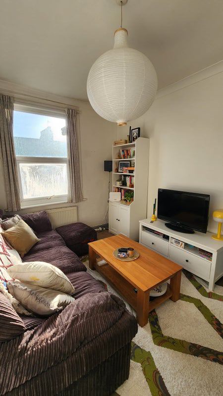 Room Ferntower Road in Greater London