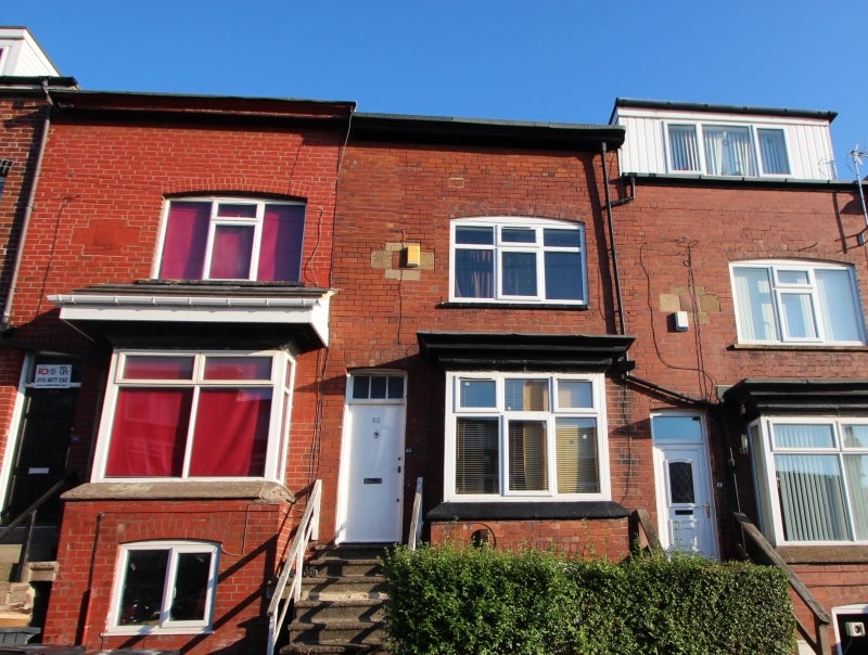 Room Manor Drive in Leeds