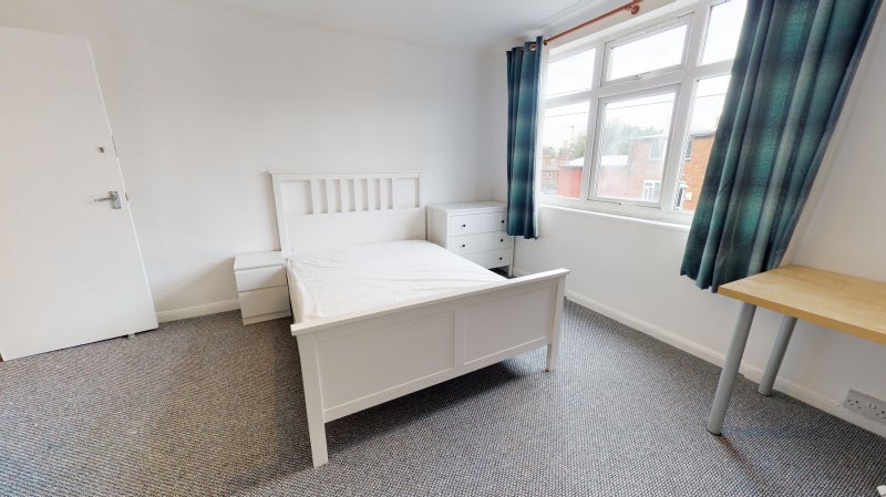 Room Manor Drive in Leeds