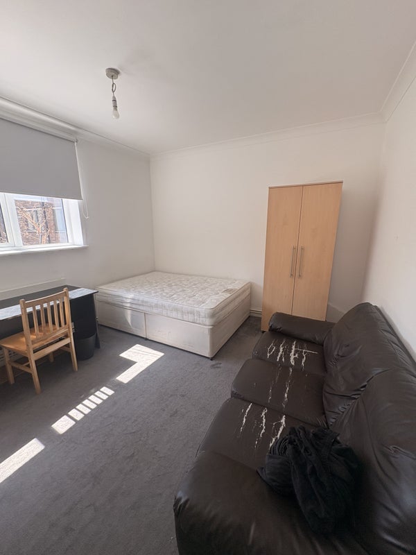 Room Mile End Road in Greater London